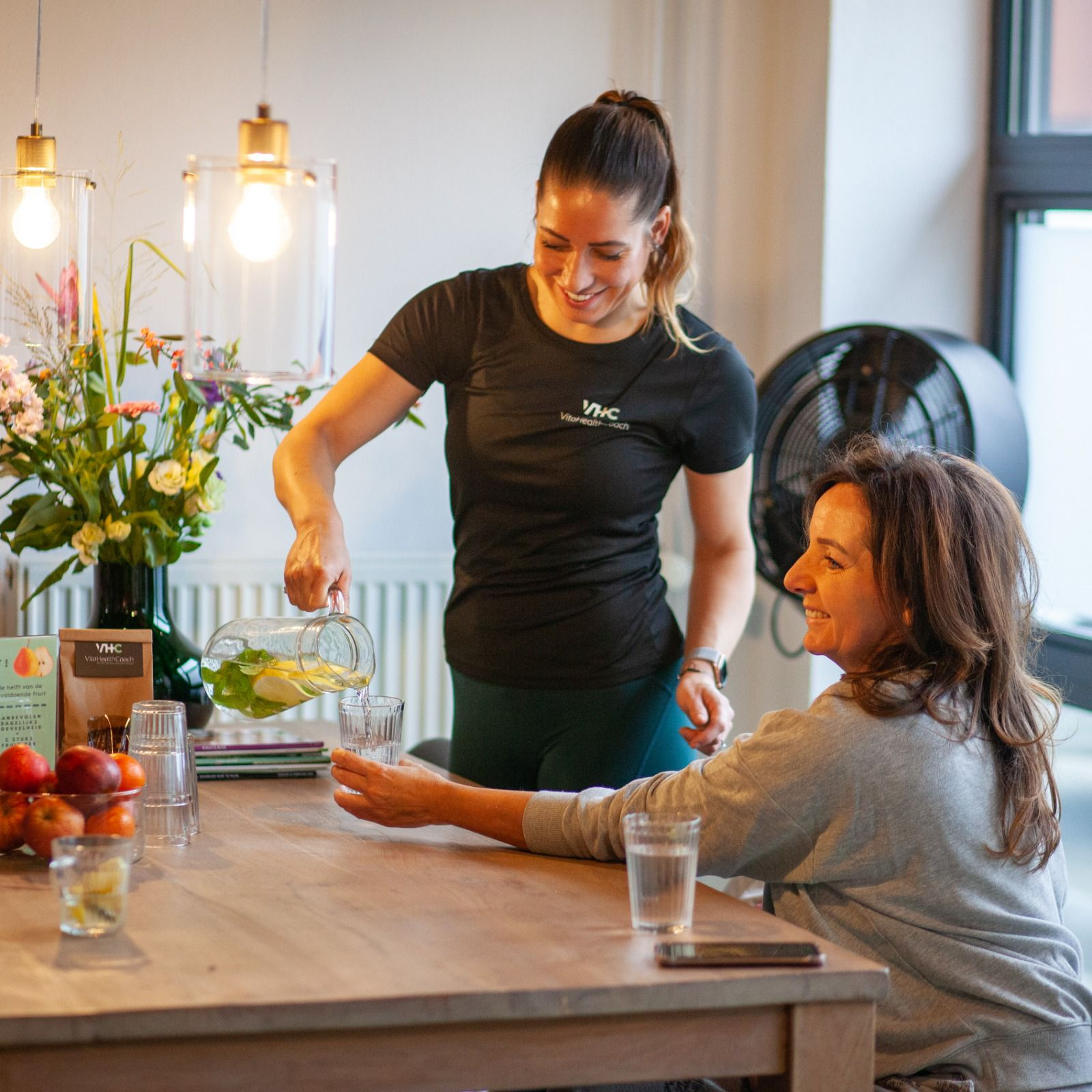 Man en vrouw lachen na hun training